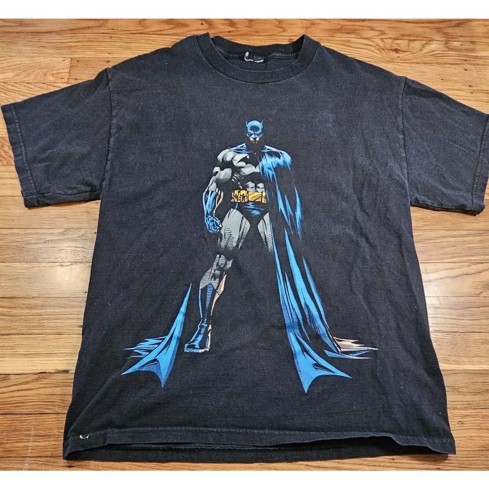 VINTAGE 2004 Warner Bros Batman Caped Crusader Shirt Size M